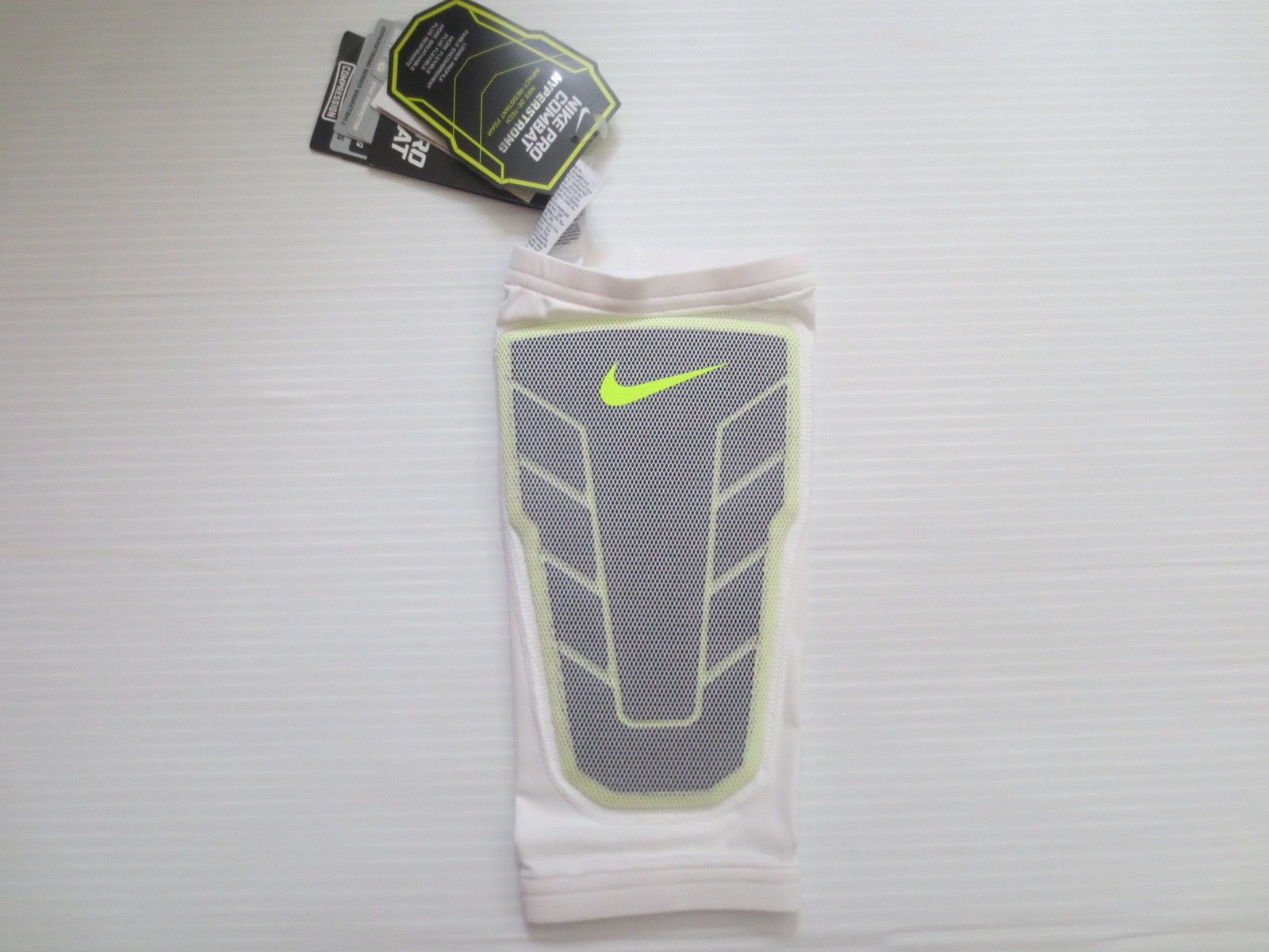  Nike Hyperstrong Padded Shin Sleeves Black/White Size